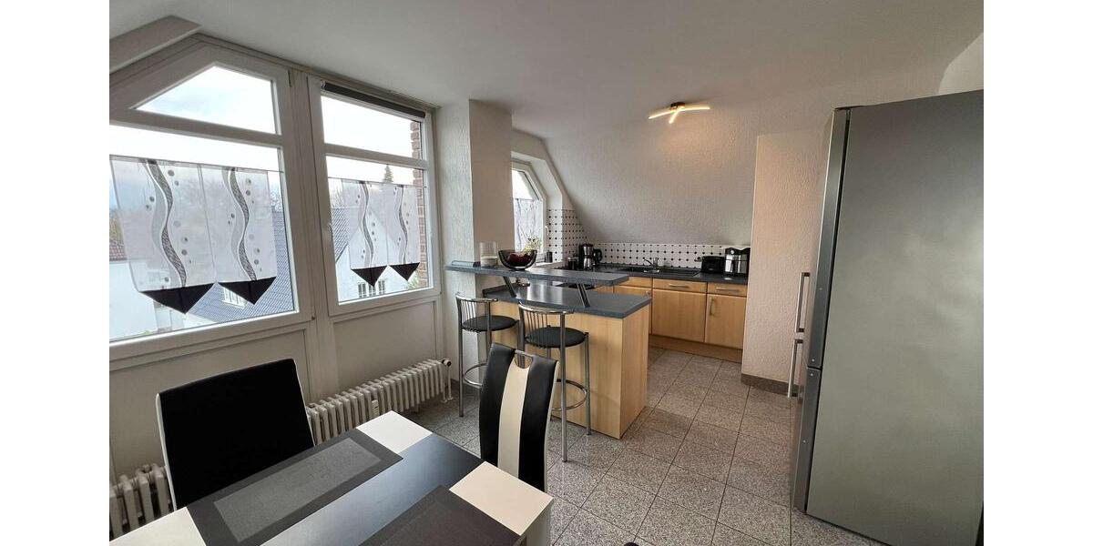 Dachgeschosswohnung mit Balkon und Stellplatznutzung in zentraler Wohnlage! 2.5 zimmer