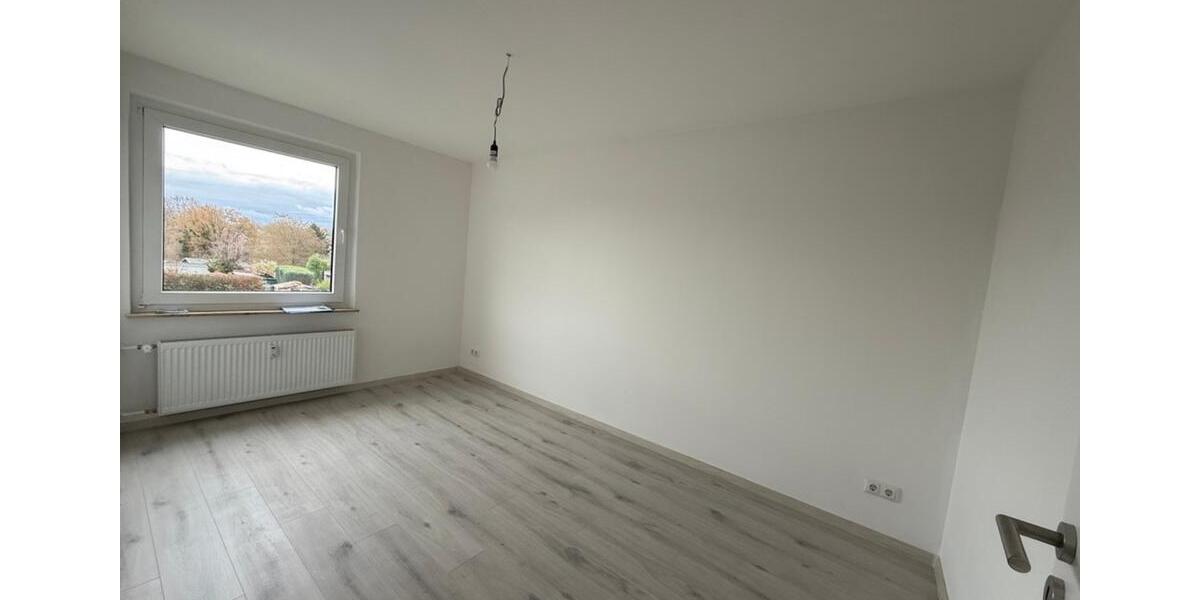 freie kompl. san. ETW 3 Raum KDB 1.OG Balkon 58,2 qm 6 FH E-Horst 3.5 zimmer