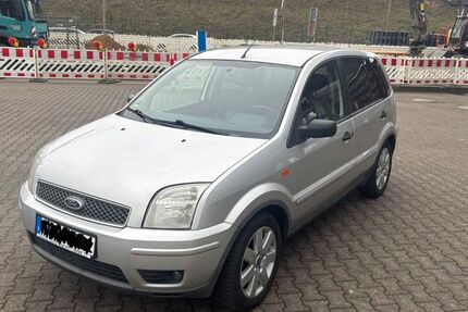 Ford Fusion 86.500 km 2.500 &euro; Bochum 44789