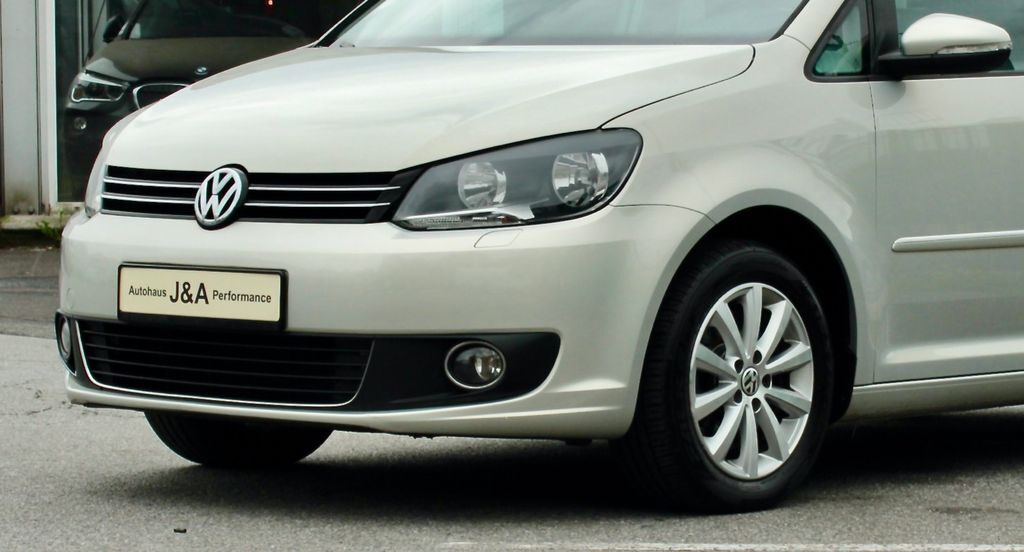 VW Touran 110.000 km 10.990 € Düsseldorf 40625