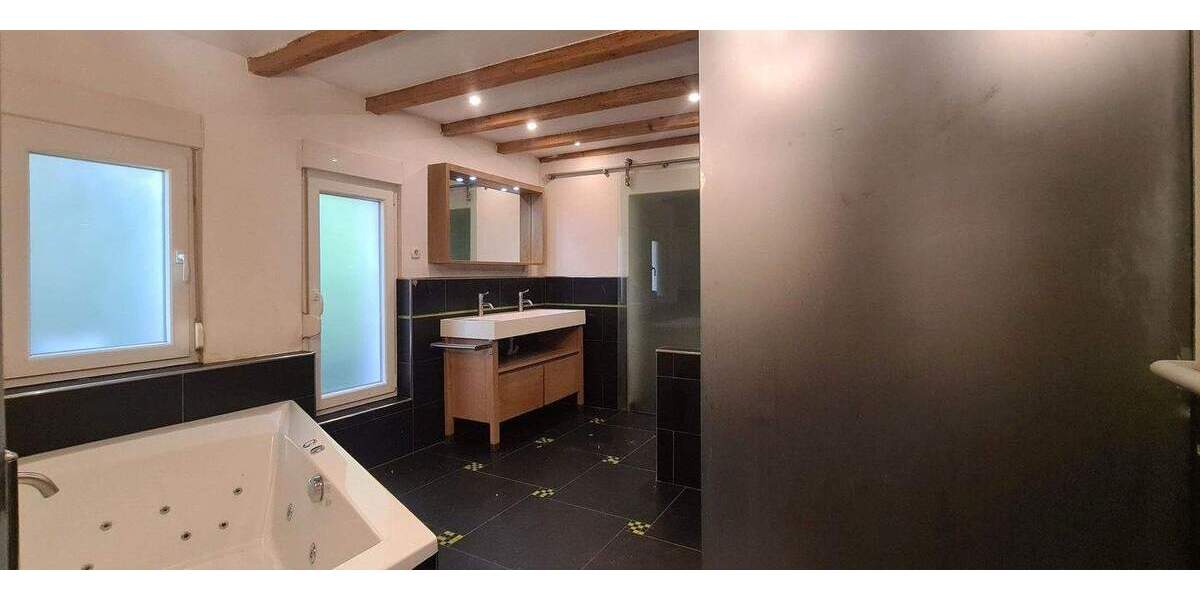 Etagenwohnung Bochum Harpen - 6 Zimmer, 133 m&sup2;, 230.000&euro; | Angebot:25686666