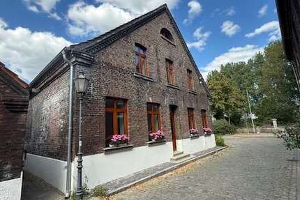 Haus zum Mieten in Hünxe-Krudenburg 1.621,80 € 135.15 m² 4 zimmer