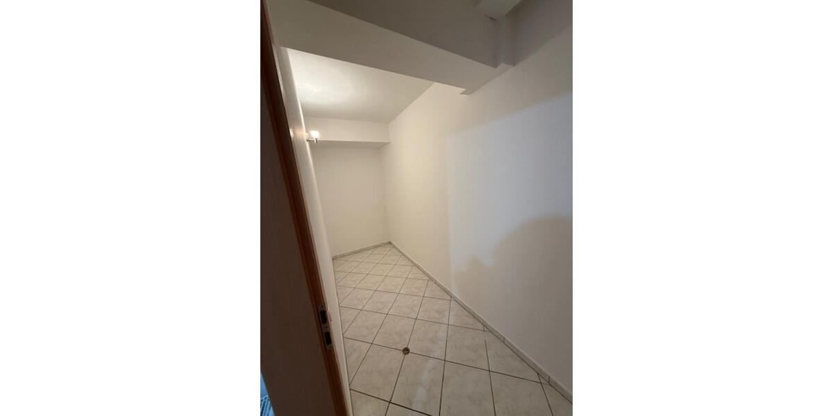 Erstbezug nach Sanierung: 2 Zimmer Souterrain Wohnung in Herne 2.5 zimmer