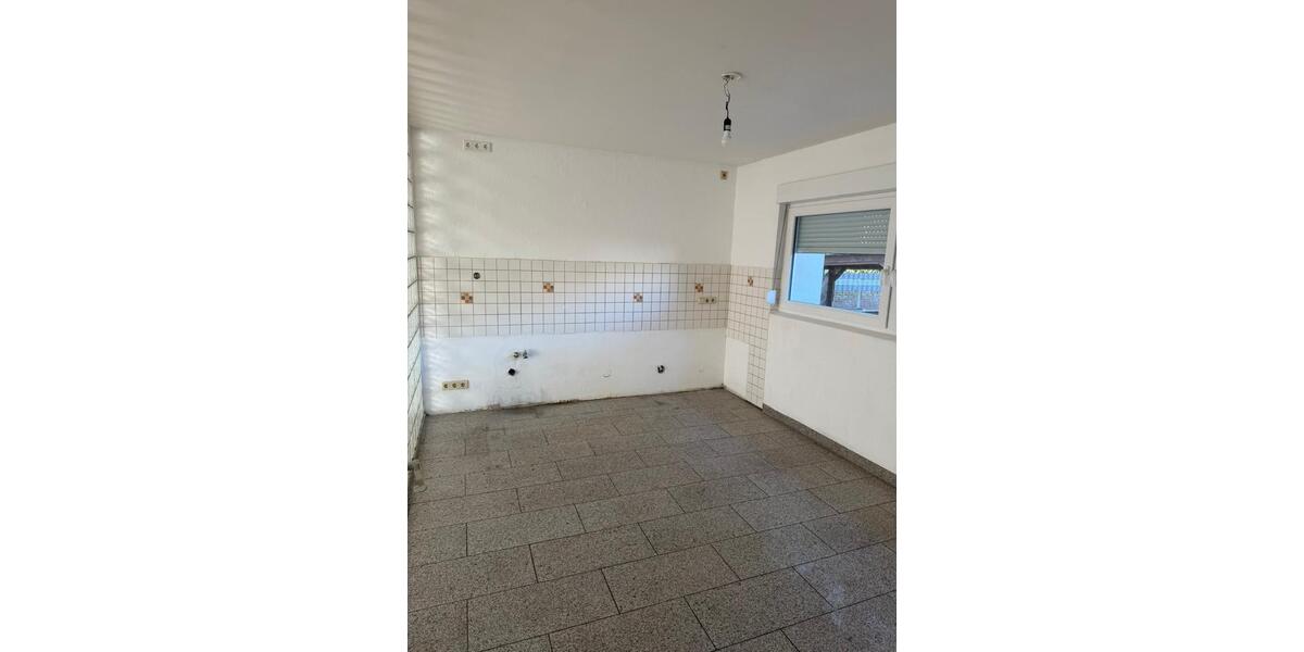 Etagenwohnung Duisburg Essenberg - 3 Zimmer, 88 m&sup2;, 495&euro; | Angebot:25646850