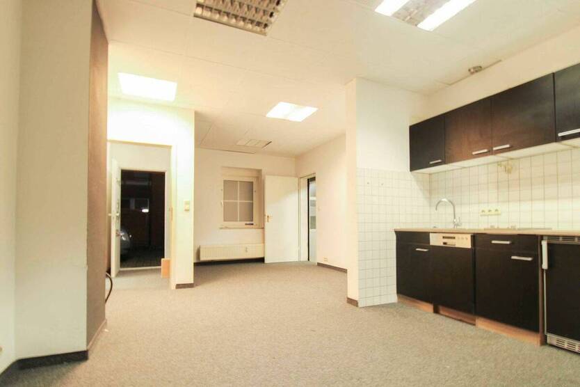 Attraktive Gewerbeeinheit mit Büroflächen, Lager und Entwicklungspotenzial in Duisburg-Buchholz zimmer