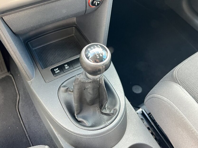 VW Touran Highline Navi Klima Standhzg. PDC Tempo 415.951 km 2.550 € Wuppertal 42327