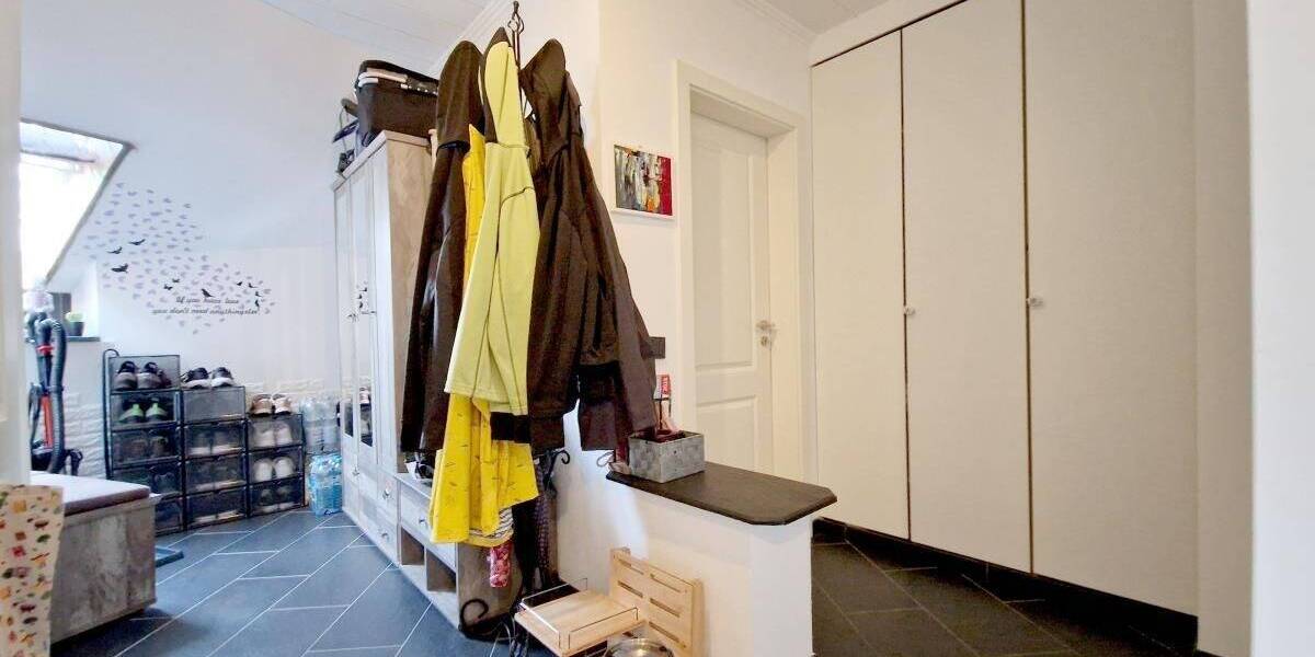 Solide vermietete moderne Wohnung mit Dachterrasse und Garage. 3 zimmer