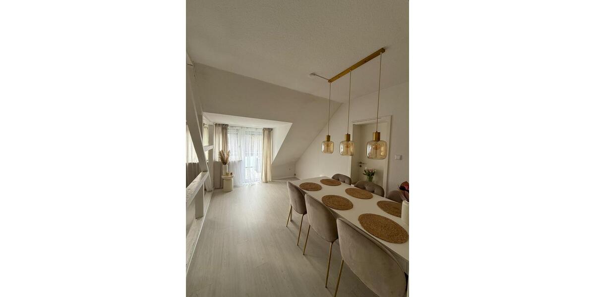 Helle Dachgeschosswohnung mit großem Balkon 2 zimmer
