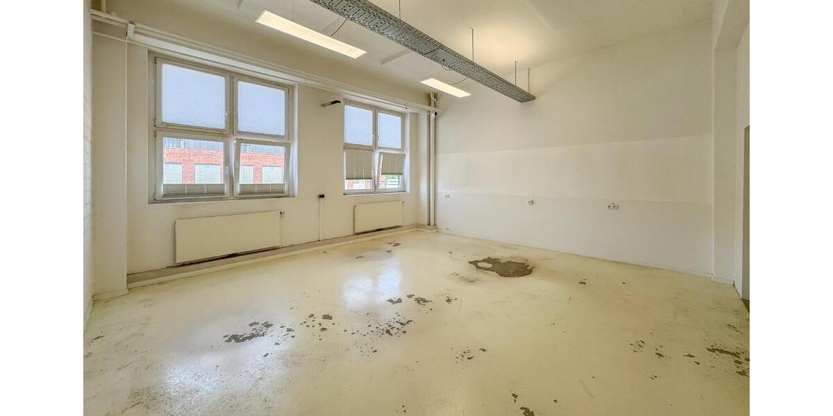 BÜRO MIT STUDIO IM INDUSTRIAL LOOK – 320 m² – 6,38 € pro m² – 3 BÜROS – KÜCHE – LASTENAUFZUG – KLIMA – BARRIEREFREI – TOP AUFGETEILT! zimmer