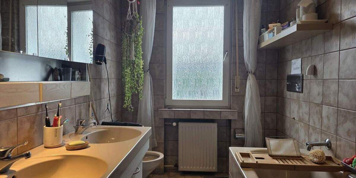 Lichtdurchflutete Eigentumswohnung mit Garten & vielseitigem Souterrain 5 zimmer