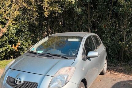 Toyota Yaris 83.000 km 3.999 &euro; Essen 45130