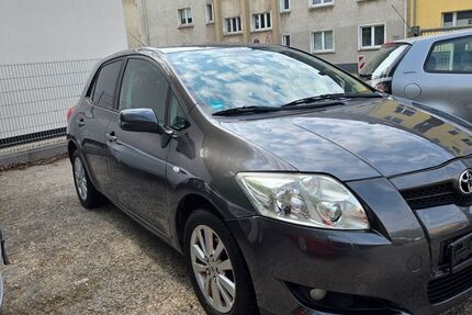 Toyota Auris 124.000 km 6.100 &euro; Essen 45144