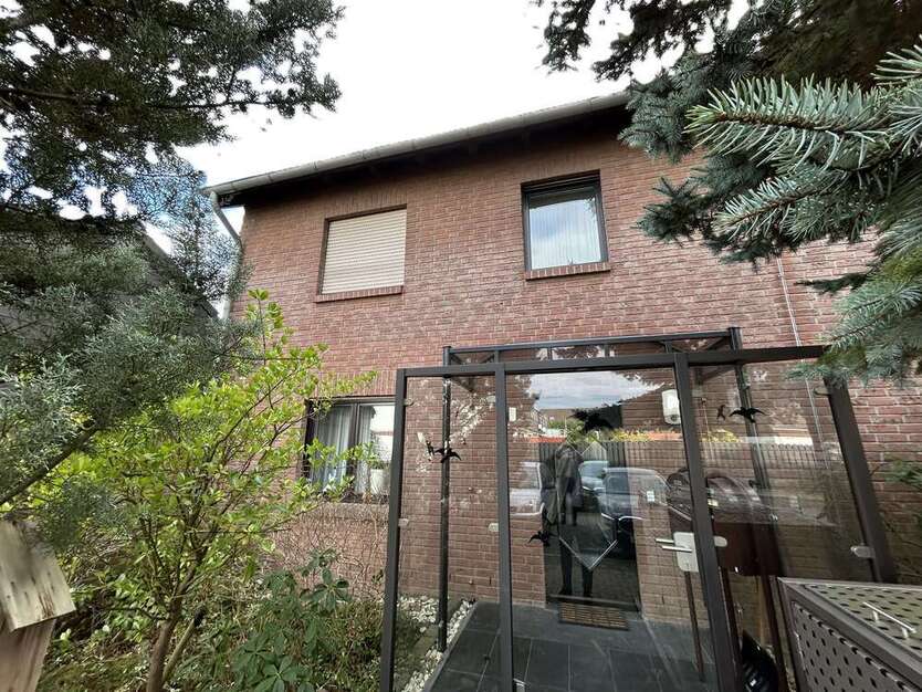 Haus zum Kaufen in Düsseldorf-Hellerhof 618.000 € 183 m²