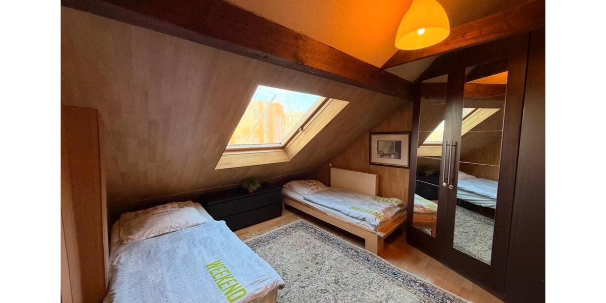 Dachgeschoßwohnung Düsseldorf Pempelfort - 3 Zimmer, 80 m&sup2;, 2.200&euro; | Angebot:26701749