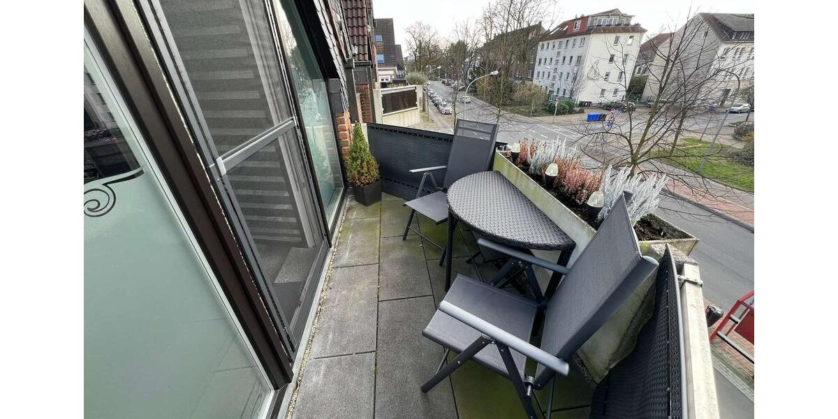 Dachgeschosswohnung mit Balkon und Stellplatznutzung in zentraler Wohnlage! 2.5 zimmer