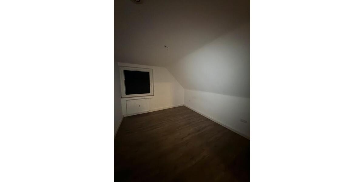 Dachgeschoßwohnung Essen Stadtbezirk VI - 3.5 Zimmer, 72 m&sup2;, 809&euro; | Angebot:24731097