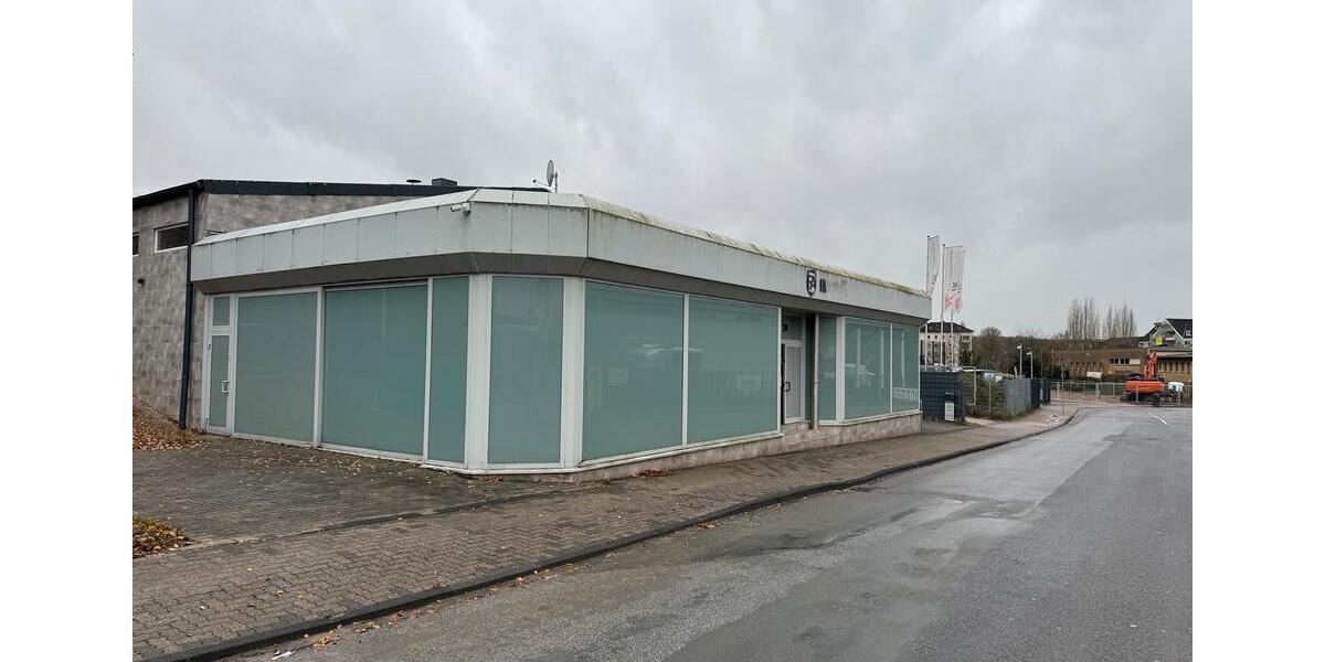 Befahrbare Halle Autohaus Gewerbehalle mit Büro zimmer