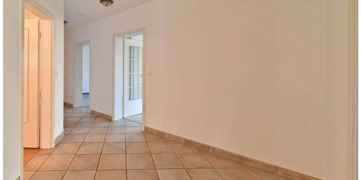 Stilvoll in Spitzenlage! Barrierefreie 4½ R.-Wohnung mit Aufzug, Balkon & 2 Garagen in Bredeney 4 zimmer