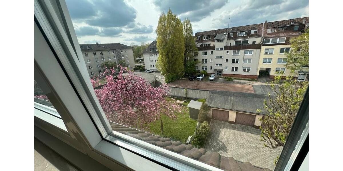 Dachgeschoßwohnung Essen Stadtbezirk II - 3 Zimmer, 74 m&sup2;, 1.250&euro; | Angebot:26101646