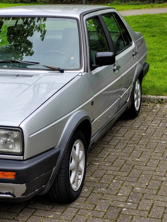 VW Jetta 184.000 km 4.000 € Düsseldorf 40213