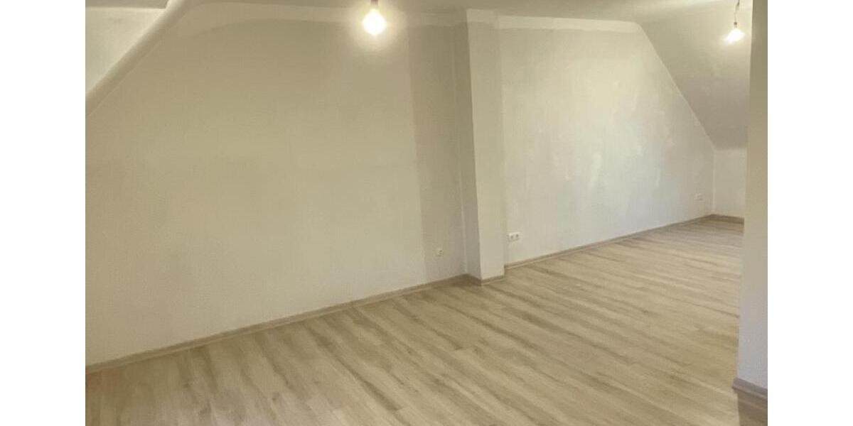 Dachgeschoßwohnung Duisburg Mittelmeiderich - 3 Zimmer, 73 m&sup2;, 619&euro; | Angebot:25722238