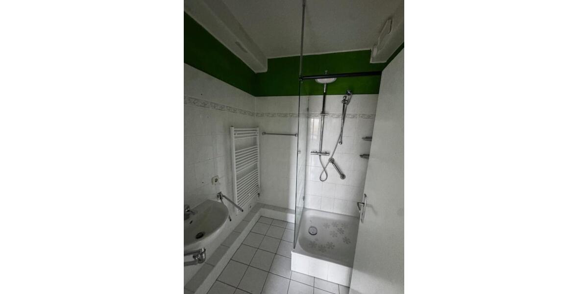 Wohn- und geschäftshaus mit Garagen in Duisburg Buchholz 12 zimmer