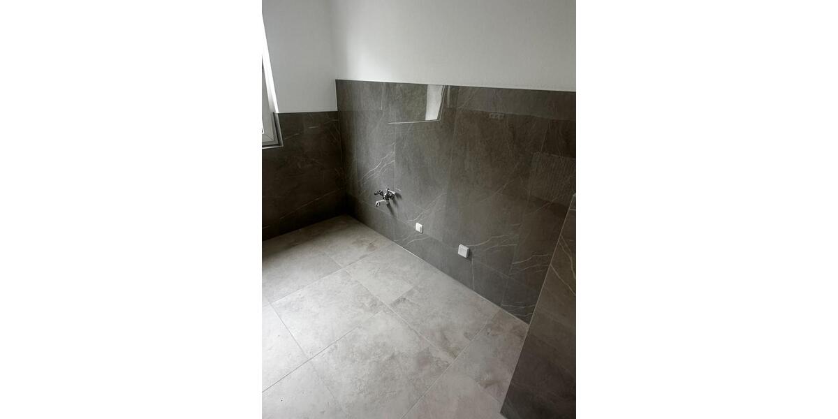 Kernsanierte 3 Zimmer Wohnung mit Balkon und Garage 3 zimmer