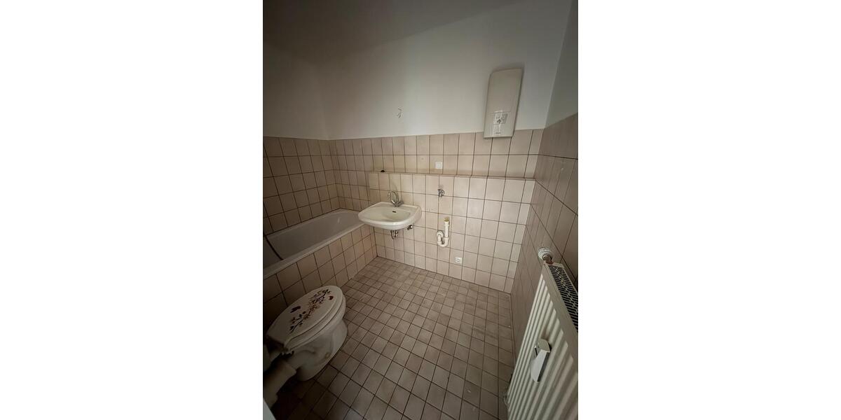 Dachgeschoßwohnung Duisburg Mittelmeiderich - 3 Zimmer, 70 m&sup2;, 611&euro; | Angebot:25366768