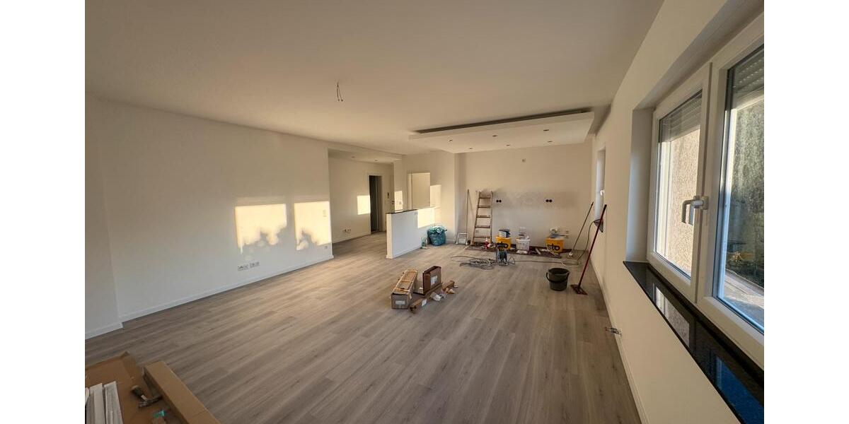 Verkauf: Kernsanierte Wohnung | 1. OG | Neubauniveau 4 zimmer