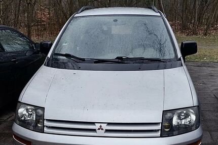 Mitsubishi Space Runner