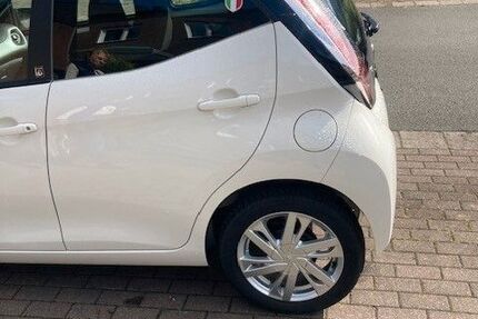 Toyota Aygo (X) 67.800 km 7.600 &euro; Recklinghausen 45659