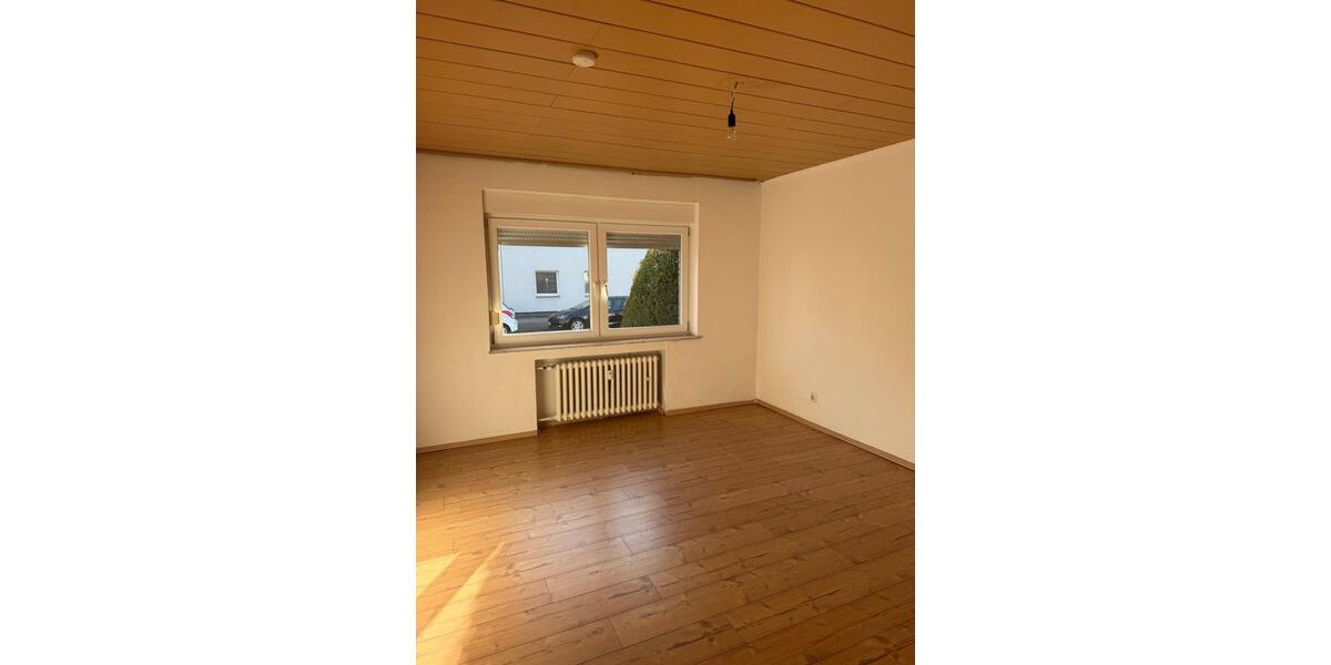 Etagenwohnung Duisburg Essenberg - 3 Zimmer, 88 m&sup2;, 495&euro; | Angebot:25646850