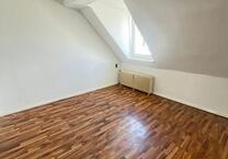 EinZimmer Dachgeschoßwohnung
