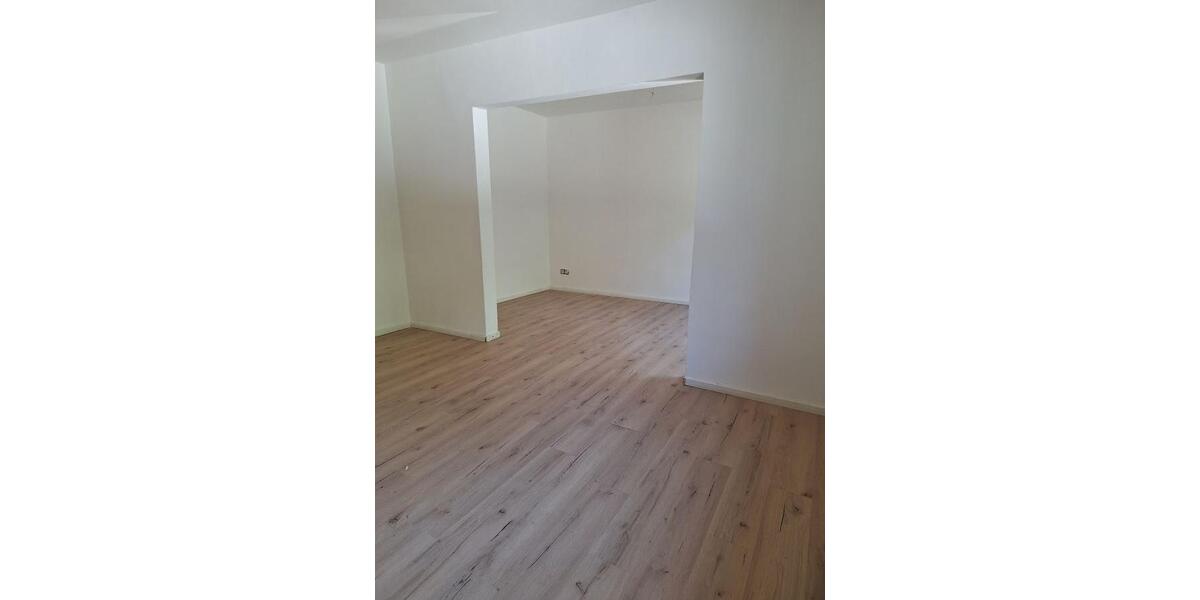 Provisionsfrei* Große 4-Zi-Wo, Gelsk Heßler, bezugsfrei, Erdgeschoß, Garage mgl. 4 zimmer