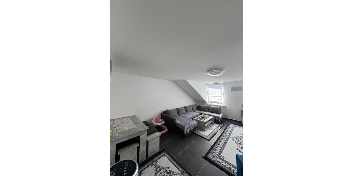 Schöne Wohnung, ganz Oben, ruhig gelegen 3 zimmer