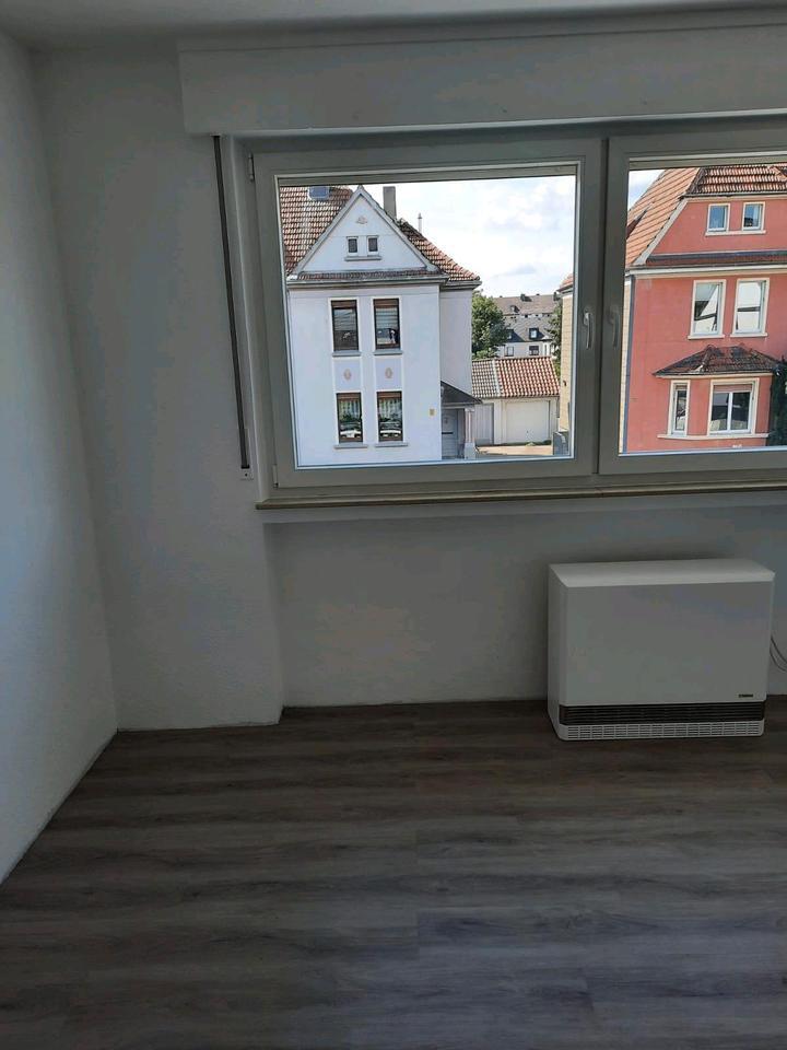 Charmante 2-Zimmer-Wohnung mit Balkon in zentraler, ruhiger Lage zimmer