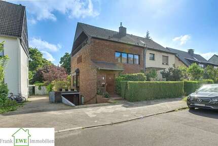 Haus zum Kaufen in Düsseldorf Hassels 789.000 € 207 m²