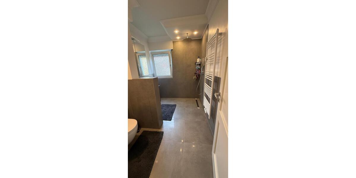 Luxuriös saniert & komplett möbliert 3 zimmer