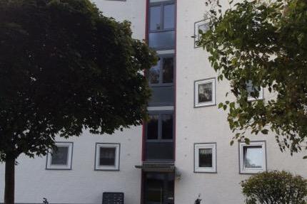 Wir renovieren für Sie!!! Gemütliche 3-Zimmer Wohnung zimmer