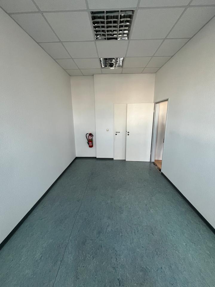 Heller Büroraum in großem Bürokomplex zu vermieten! zimmer