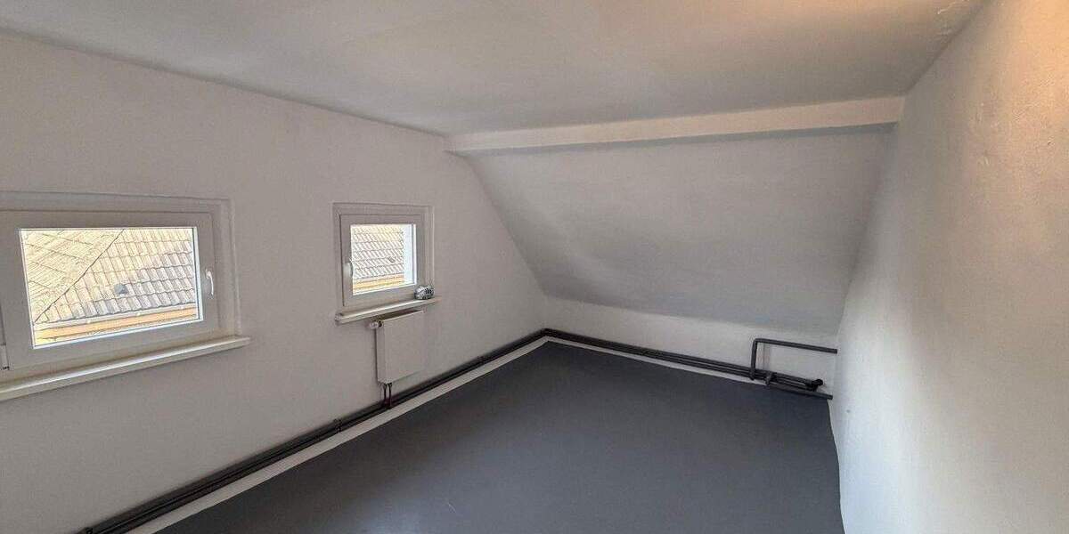 Frisch renovierte Wohnung im Zweifamilienhaus mit Garten direkt an der Regattabahn in DU-Wedau 4 zimmer