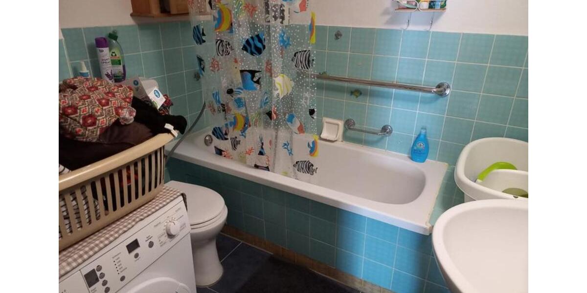 Mehrfamilienhaus mit 4 Garagen in guter Lage zimmer