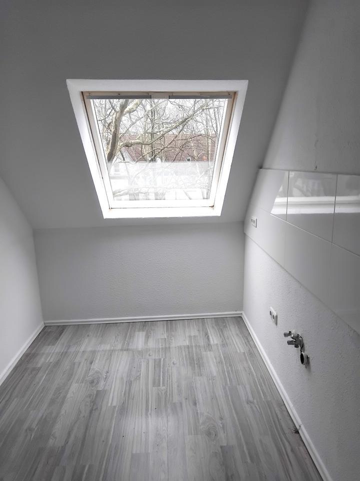 Renovierte 2 Zimmer Wohnung im DG in Gelsenkirchen zu vermieten!!! zimmer