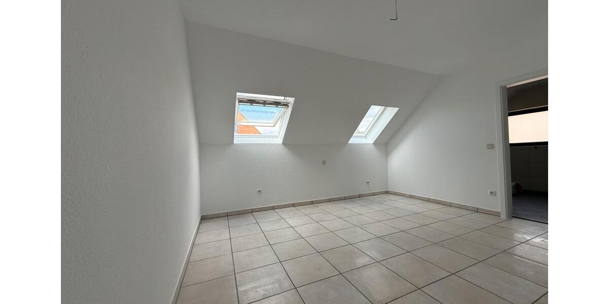 Dachgeschoßwohnung Duisburg Huckingen - 2 Zimmer, 89 m&sup2;, 850&euro; | Angebot:25840854