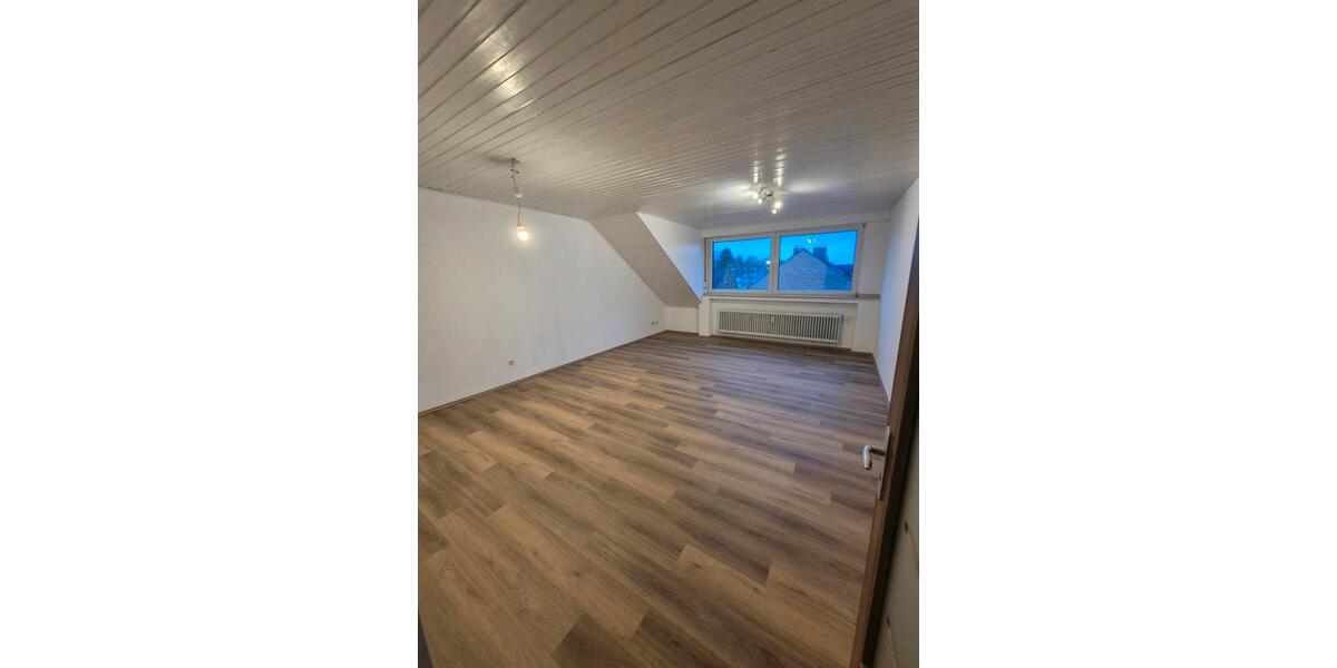 Dachgeschoßwohnung Dinslaken Hiesfeld - 2 Zimmer, 73 m&sup2;, 680&euro; | Angebot:25056427