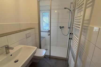 Erstbezug: 2,5-Zimmer-Wohnung (ca. 59 m²) mit neuem Tageslichtbad & 3-fach Verglasung 2.5 zimmer