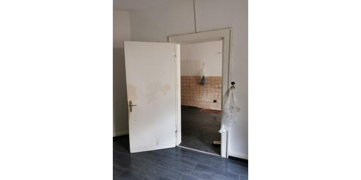 4 Zimmer +1 Durchgangszimmer, ca.108 m2, von priv. zu verm. 5 zimmer