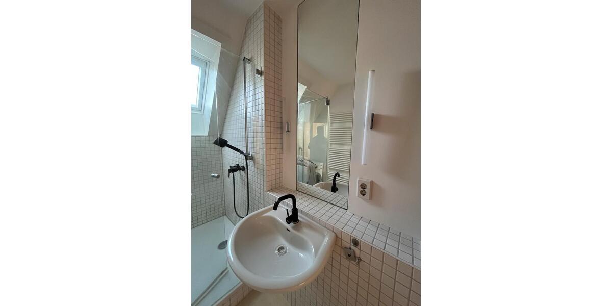 Schöne helle und gepflegte 3,5 Zi DG-Wohnung mit Balkon in Voerde 3.5 zimmer