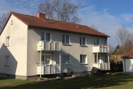 Wohnung mit modernem Wannenbad und neuer Tapezierung an den Wandflächen 2 zimmer