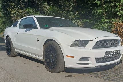 Ford Mustang 131.000 km 16.999 &euro; Duisburg 47138